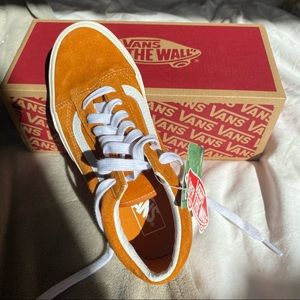 NWT Vans Old Skool Pig Suede Sneaker